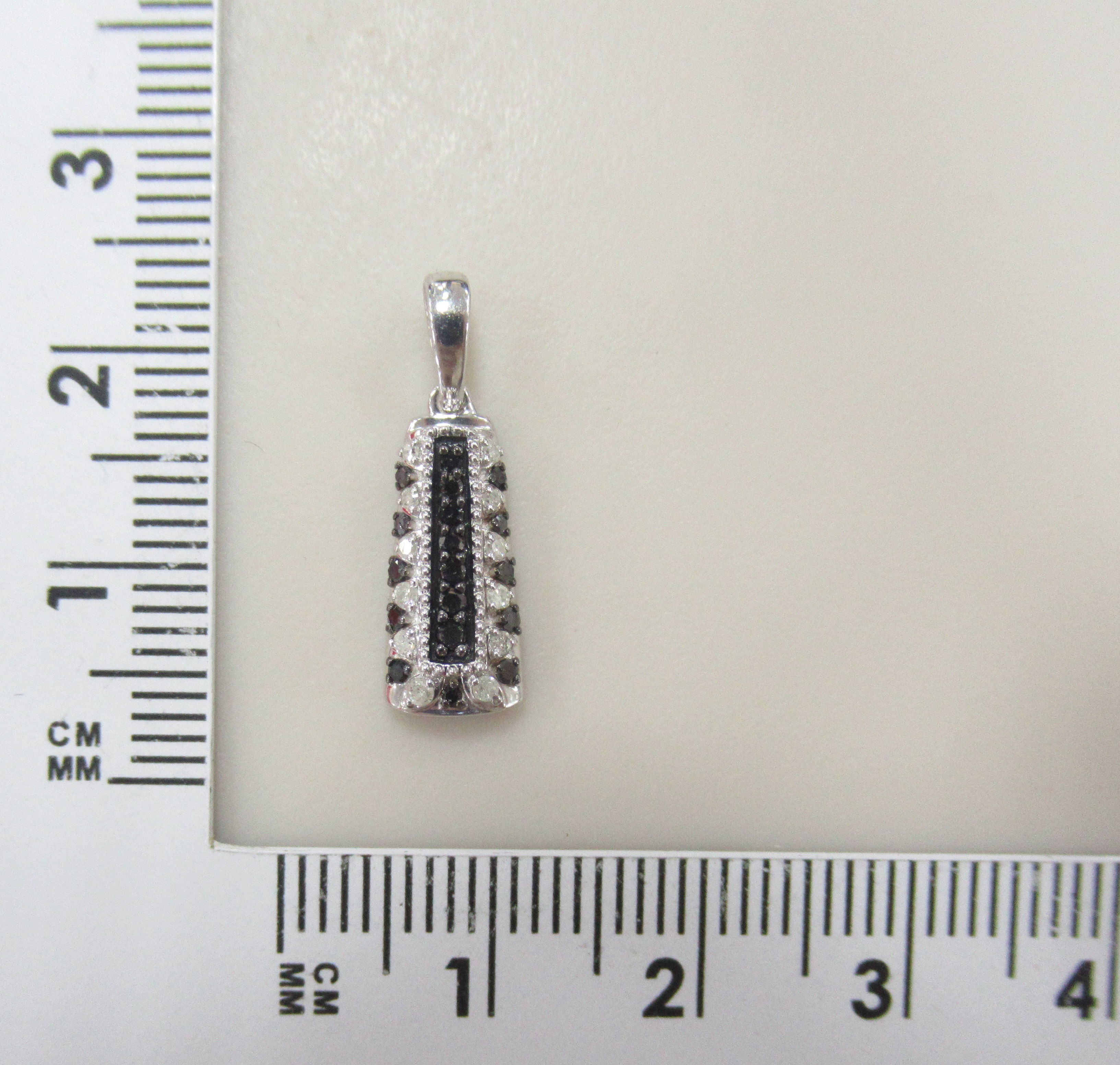 Серебряная подвеска с бриллиантами